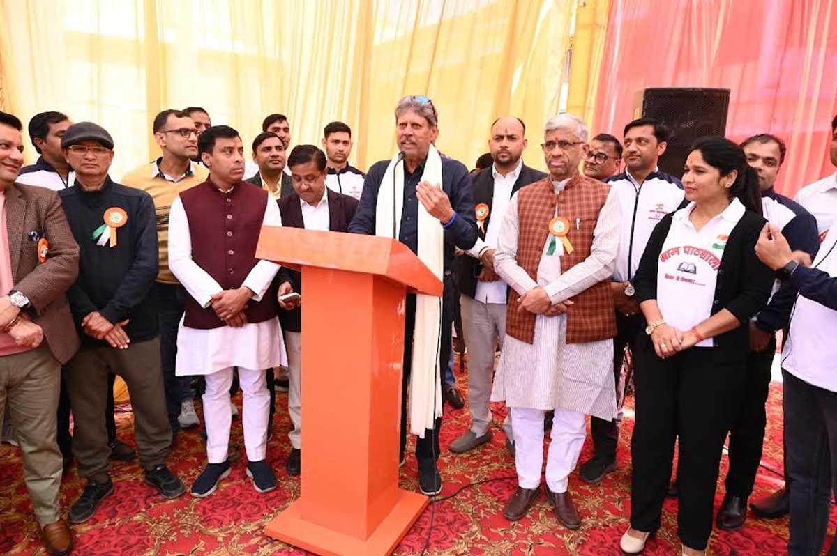 भारतीय क्रिकेट टीम के पूर्व कप्तान कपिल देव ने डेल्टा-दो में लाइब्रेरी का किया उद्घाटन